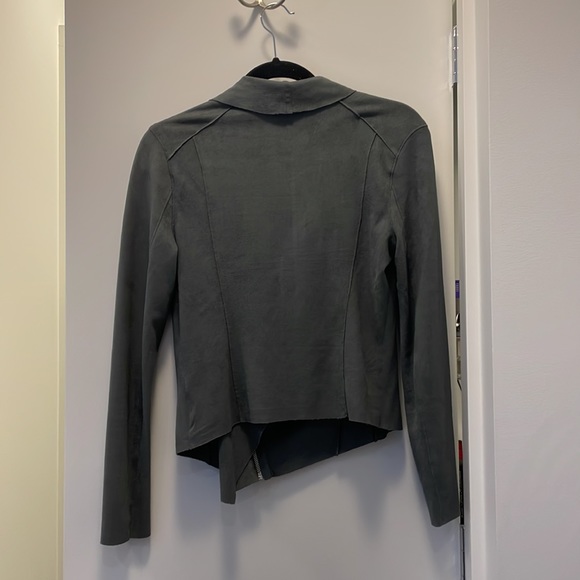 Blank NYC cropped asymmetrical zip jacket in suede like material - Picture 4 of 6